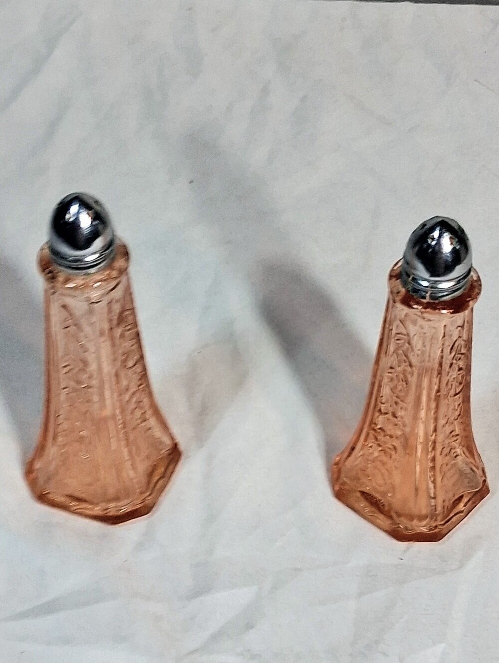 Set Of 2 1930's Anchor Hocking Pink Open Rose Depression Salt & Pepper Shakers